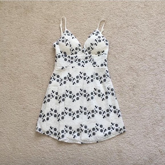 Mura Boutique Dresses & Skirts - Mura Boutique floral chevron dress